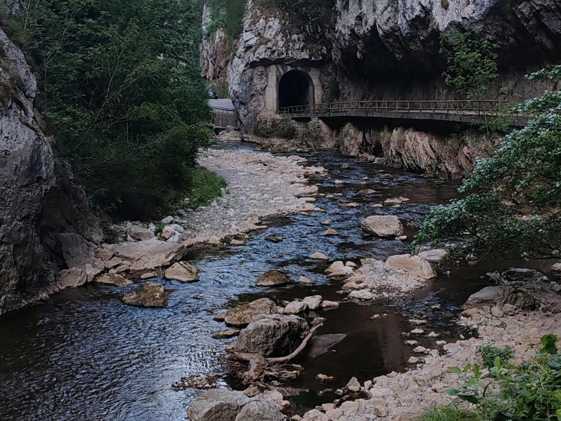 ホテル Juzni Vetar Trnski Odorovci エクステリア 写真